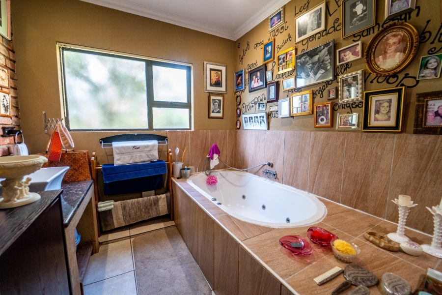 4 Bedroom Property for Sale in Woodland Hills Free State